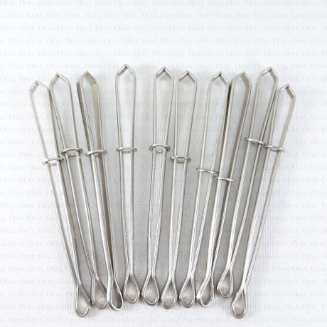 Threading tool for cords, elastic and ribbons – a practical sewing accessory