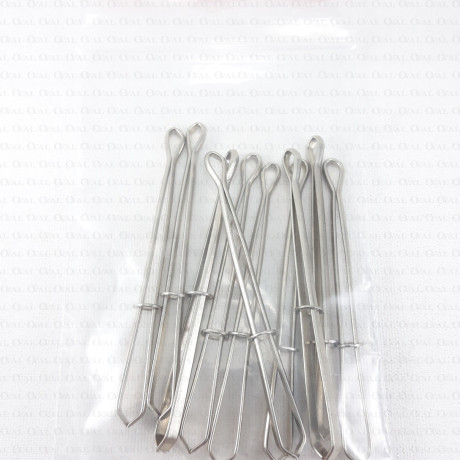 Threading tool for cords, elastic and ribbons – a practical sewing accessory