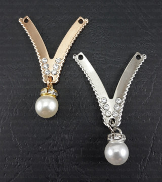 Ozdoba metalowa z dżetami i perłą 1781