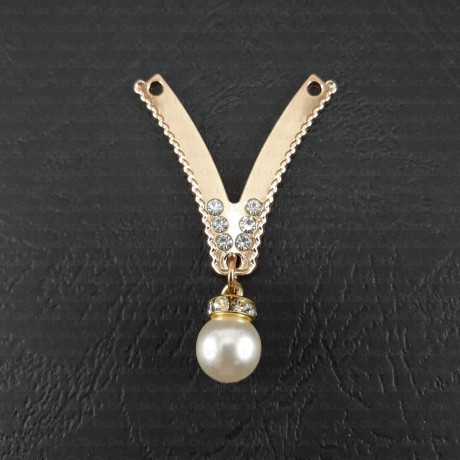 Ozdoba metalowa z dżetami i perłą 1781