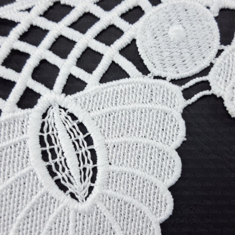 Guipure lace 1 running metre No. 810