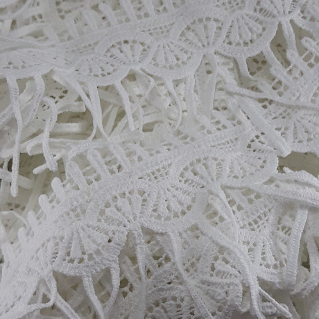 Guipure lace 1 running metre No: 811