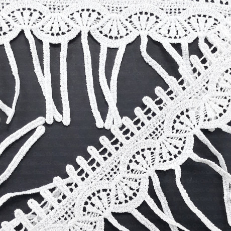 Guipure lace 1 running metre No: 811